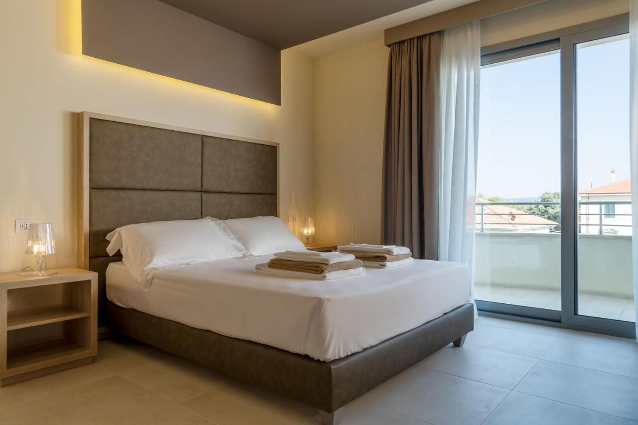 Palace Lido Hotel & Suites Marina di Cecina Exterior foto